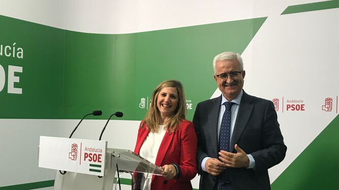 Irene García y Manuel Jiménez Barrios, ayer en la sede provincial del PSOE.