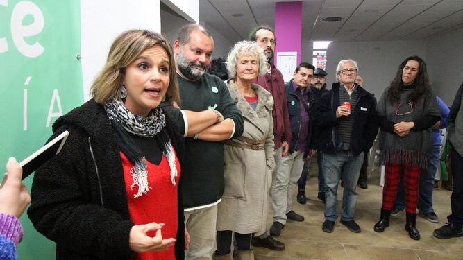 González y Sánchez Rufo ofrecen su valoración a los militantes, en la sede de Podemos.