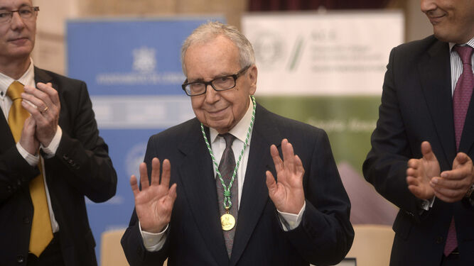 Pablo García Baena, en la entrega del Premio Elio Antonio de Nebrija, en 2015.