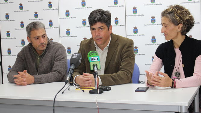 Hugo Vázquez, Rafael Llamas y Concepción Espejo, ayer durante la rueda de prensa