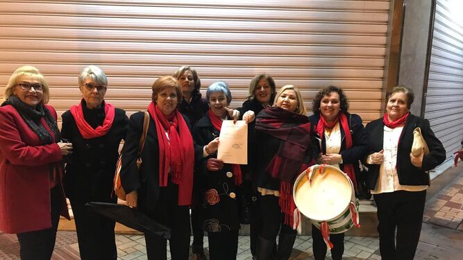 Integrantes del coro Aires Marineros de Rincón de la Victoria, premiado con 114.000 euros, anoche.