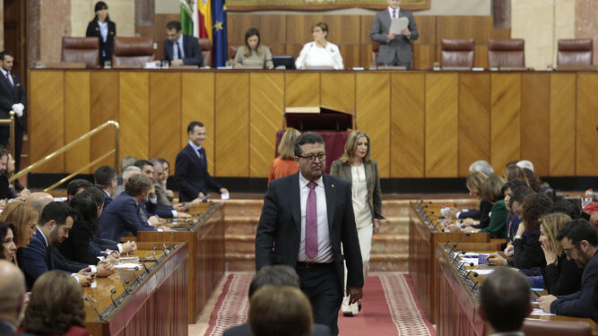 Francisco Serrano, en el Parlamento, después de una de las votaciones.
