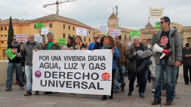 Protesta contra la pobreza energética convocada por Stop Desahucios en Córdoba.