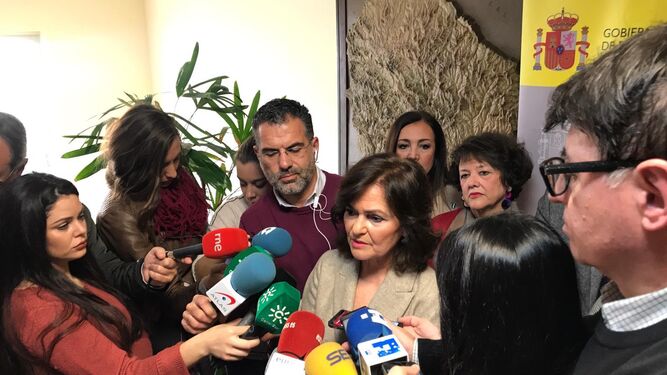 Carmen Calvo atiende a los medios en la Subdelegación del Gobierno