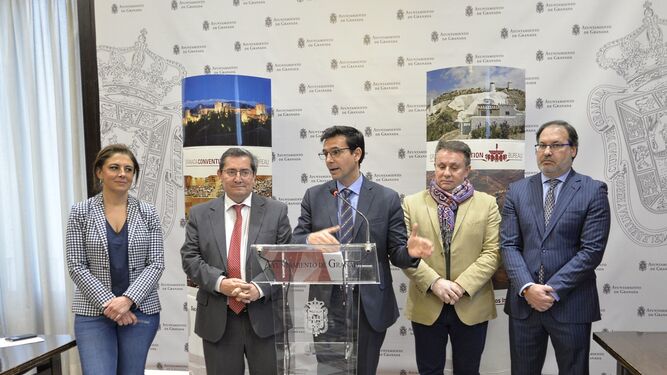 El alcalde de Granada presenta el congreso de ciencia junto a Raquel Ruz, José Entrena, Enrique Medina y Trinitario Betoret