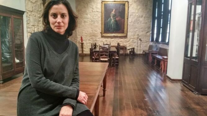 Carmen Jurado, historiadora y guía del castillo, en el Salón de la Capilla.