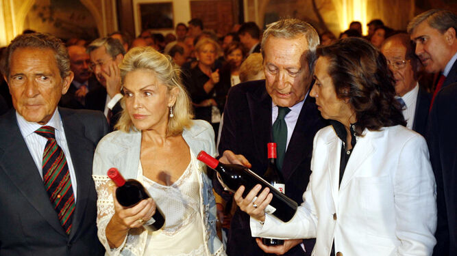 Elio Berhanyer dise&ntilde;a una botella de vino Montilla-Moriles