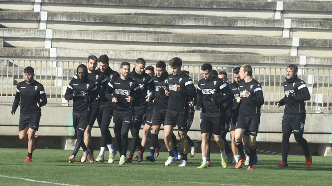 Los jugadores del Córdoba comienzan el entrenamiento en la Ciudad Deportiva.