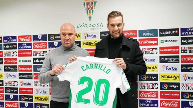 Carrillo, junto a Berges, en su presentación como jugador del Córdoba CF.