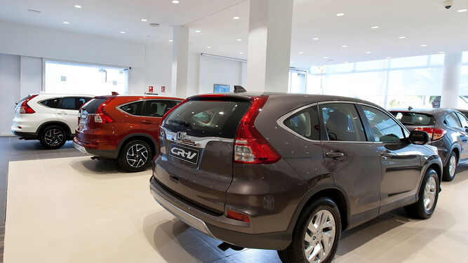 Las ventas de coches caen un 8% en enero y acumulan ya cinco meses a la baja