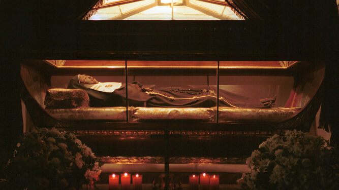 El cuerpo incorrupto de María Coronel se expone cada 2 de diciembre en el convento.