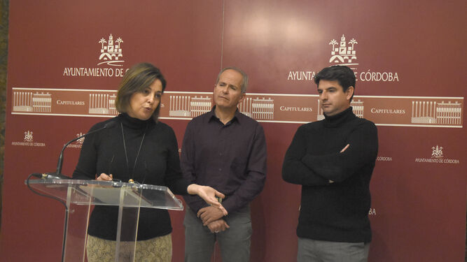 Isabel Ambrosio, en presencia de Pedro García y Rafael Blázquez