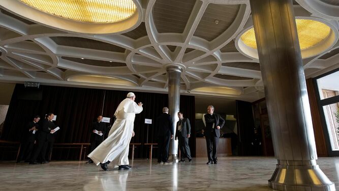 El papa Francisco, a su llegada a la segunda jornada de la cumbre en el Vaticano.