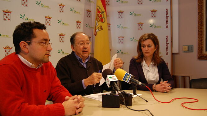 Moreno, entre Jesús Rojano y María Jesús Rojano, en 2011.