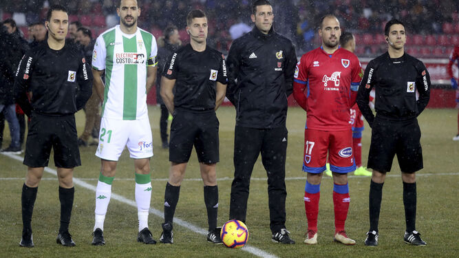 Ávalos Barrera, en el centro de la imagen, en los minutos previos del Numancia-Córdoba CF.