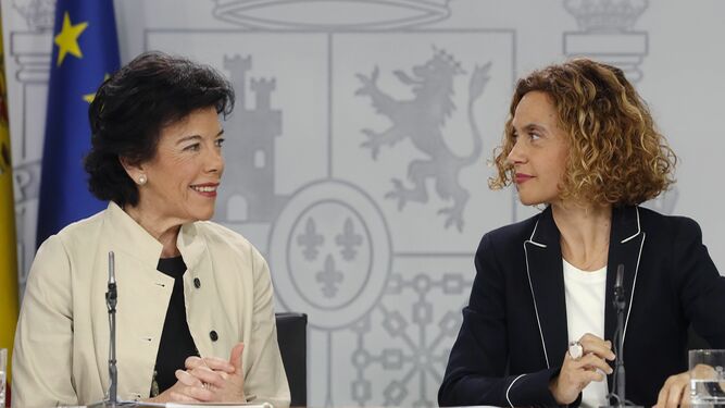 Isabel Celaá y Meritxell Batet, en la rueda de prensa posterior al Consejo de Ministros.