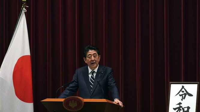 Rueda de prensa del gobierno japonés para anunciar la nueva era.
