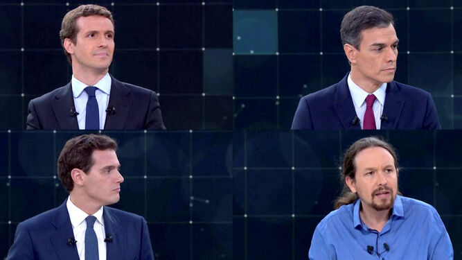 La pantalla partida entre los cuatro candidatos