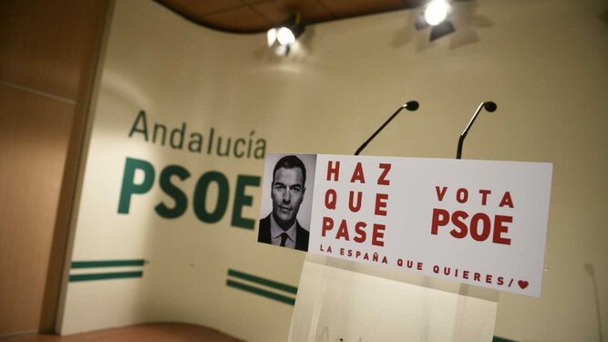 La sede del PSOE granadino a la espera de las primeras valoraciones