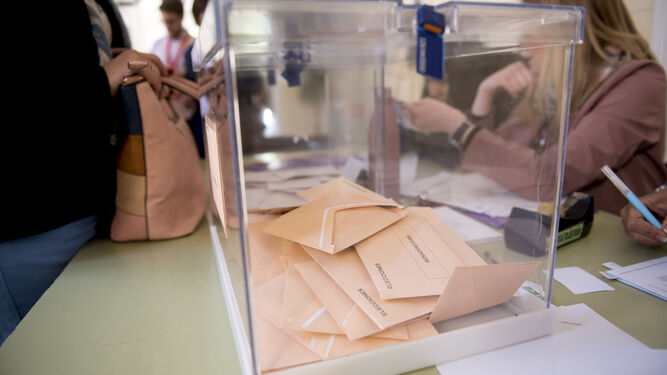 Las im&aacute;genes de la jornada de elecciones generales en Granada