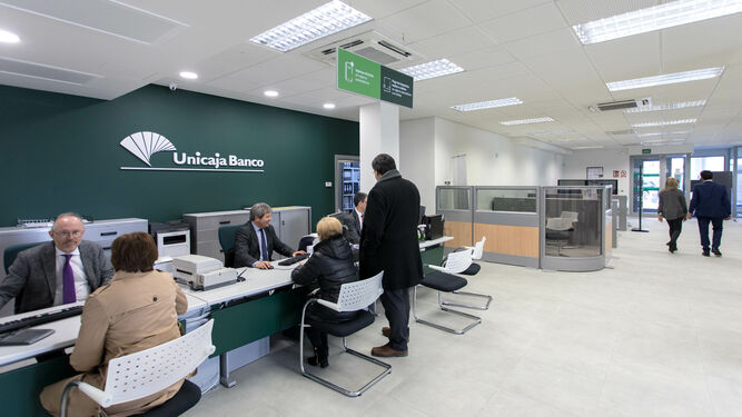 Imagen de una oficina de Unicaja Banco.