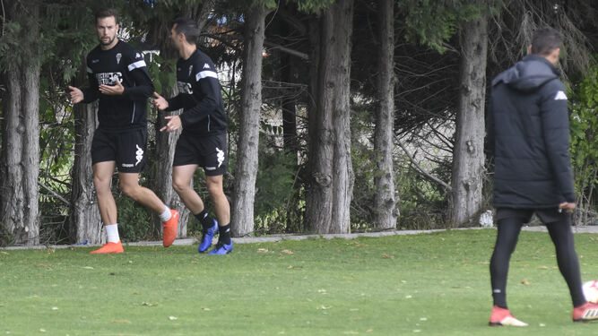 Carrillo y Miguel Flaño hacen carrera continua durante una sesión en la Ciudad Deportiva.
