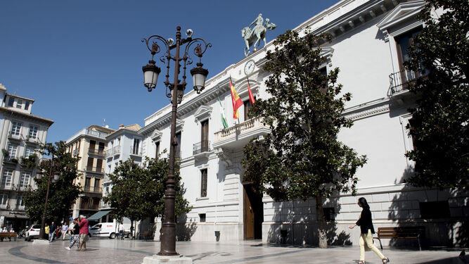 Fachada principal del Ayuntamiento de Granada.