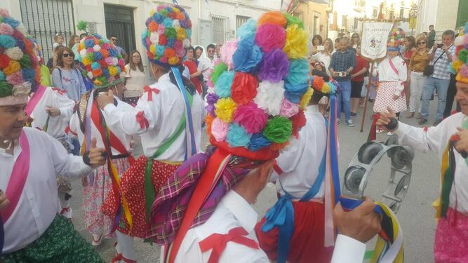 Fuente T&oacute;jar celebra San Isidro entre danzas