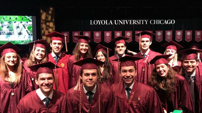 Alumnos de Loyola Chicago.