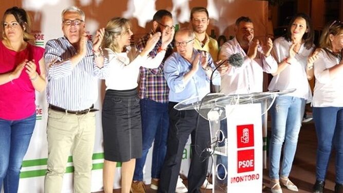 Integrantes de la candidatura del PSOE en Montoro en un acto de campaña.