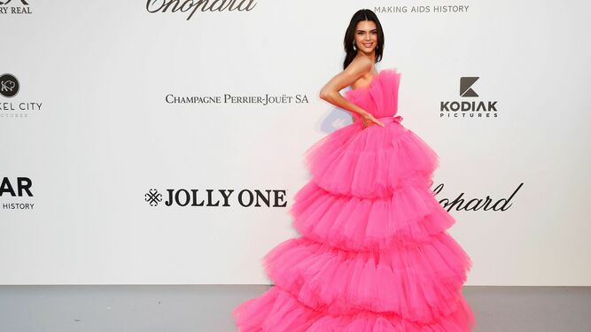Kendall Jenner a su llegada a la Gala contra el sida en Cannes
