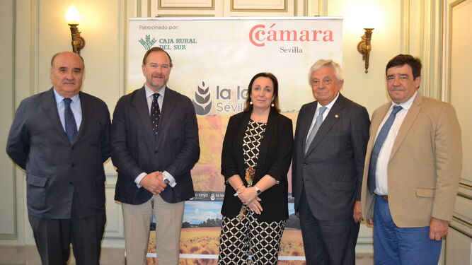 Organizadores y participantes en la Asamblea anual de la Lonja de Cereales de la Cámara de Comercio de Sevilla.
