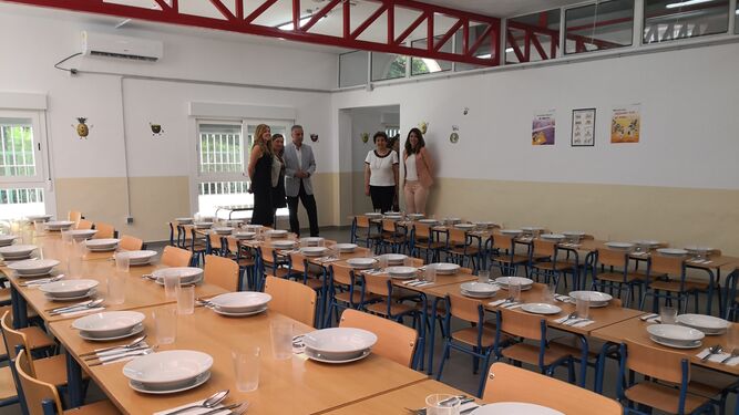 Asistentes a la inauguración del comedor del colegio Nuestra Señora de Araceli