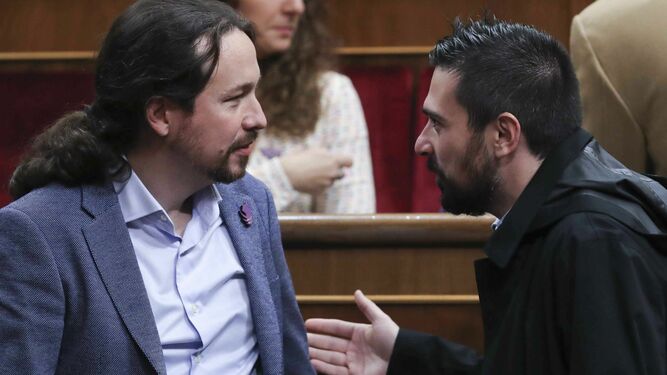 El líder de Podemos, Pablo Iglesias. y el entonces portavoz de Unidos Podemos-En Comú Podem-En Marea en el Senado, Ramón Espinar, en el Congreso en la conmemoración del 40 aniversario de la Constitución.