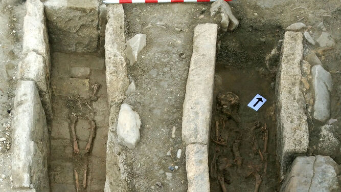 Los trabajos en Torreparedones permiten hallar dos nuevas tumbas.