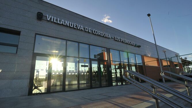 Acceso principal a la estación de Villanueva de Córdoba