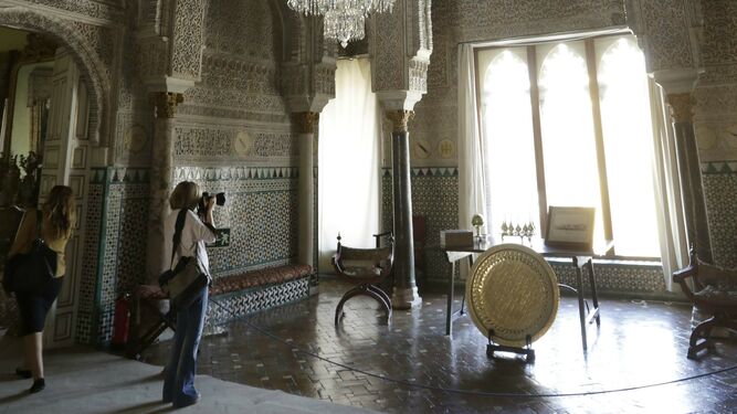 Estancia del Real Alcázar donde se observa la importancia de este elemento decorativo.