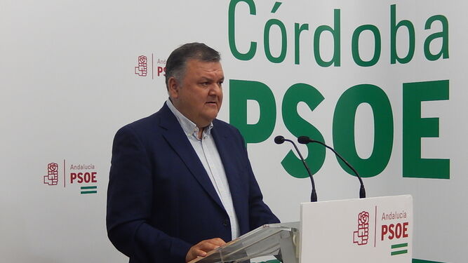 Francisco Zurera, durante la rueda de prensa en la sede del PSOE