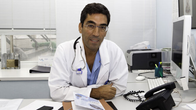 El doctor Julián Pérez Villacastín, del Hospital Quirónsalud Córdoba