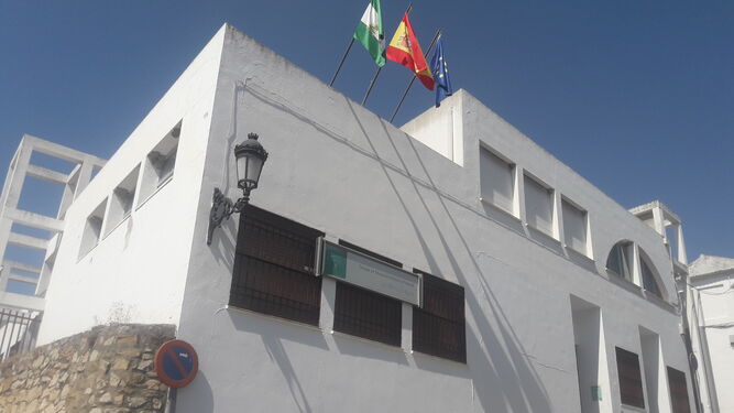 Uno de los accesos al colegio Juan Alfonso de Baena.