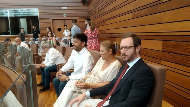Los tres senadores autonómicos, Francisco Díaz y Teresa López (PSOE) y Javier Maroto (PP), ayer en Valladolid.