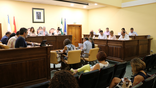 Un momento del Pleno celebrado en el Ayuntamiento de Lucena.