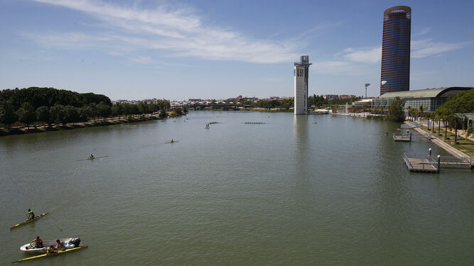 Vistas de la Torre Sevilla y del río Guadalquivir.