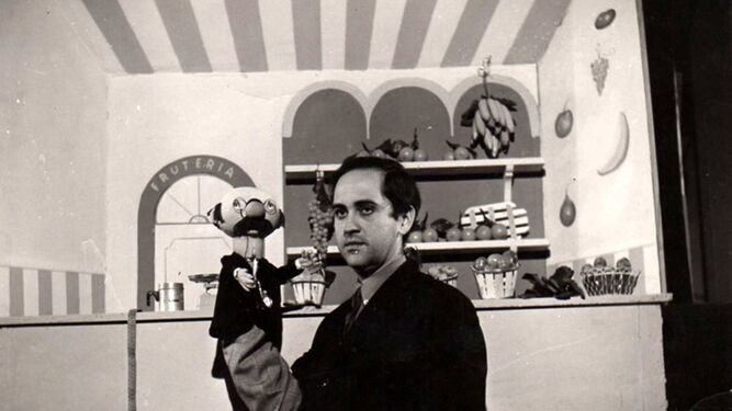 Don Procopio, el muñeco de la 'TV Escolar' de 1968 manipulado por un joven Alejandro Milán