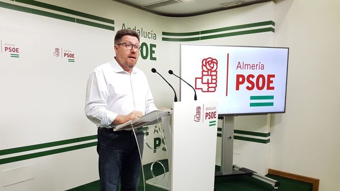 El PSOE arremete contra Imbroda  por la "deriva de la educación pública"