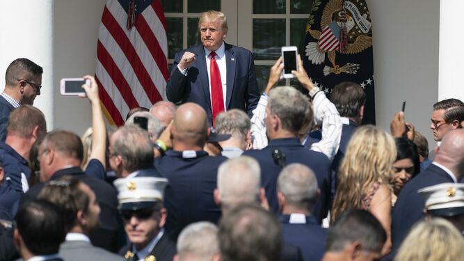 Trump gesticula durante un acto este lunes en la Casa Blanca.