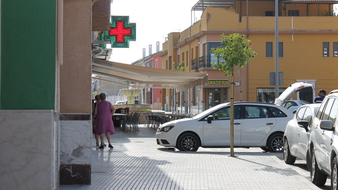 Acera izquierda de la calle Plaza de España, remodelada con los fondos del PFEA 2018.