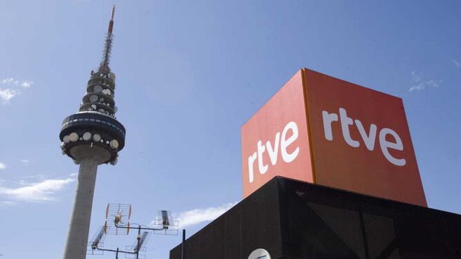 El Pirulí, el emblemático edificio en el que RTVE graba sus Telediarios.