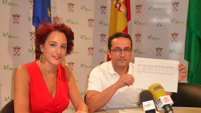 La concejal del PSOE Lola Cristina Mata y el exalcalde, Jesús Rojano.