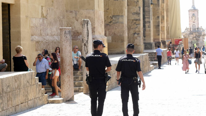 La Policía patrullando en Córdoba.